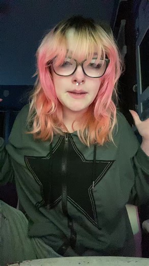 Embrace the Red Lip Combo: Glitching Lip Effects