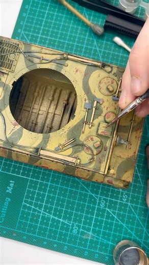 Tiger tank painting #scalemodel #modelkit #artist #worldwar2 #acrylicpaint #weathering #diy #paint
