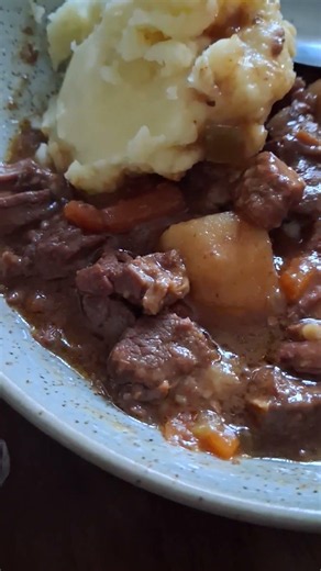 beef casserole with mashed potato