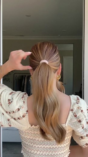 French Roll Pin Up 💁‍♀️ Gather hair into a ponytail and secure it with a hair tie. Pull the hair tie down slightly to make it looser. Create a horizontal opening behind the hair tie using your thumb and index finger. Push the ponytail through the opening (like a sideways topsy tail). Gather the ends of the ponytail and secure them with a clear elastic. Wrap the ponytail over the hair tie; rolling and tucking it into itself to form a French twist. Hook your hair pin on a small section of hair fr