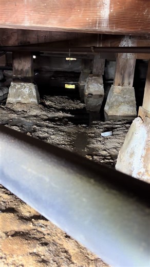 Basement Leak Repair｜Tight Crawl Space 夹层太窄， 只能爬进去施工。 Not easy, but doable. Small space. Big problem. Fixed right. Basement leaks don’t fix themselves. Experience matters. #地下室漏水 #CrawlSpace #BasementLeak #房屋维修 #洛杉矶生活