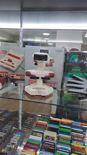 Neo Geo AES and Nintendo ROB found at this store in São Paulo! #retrogaming #classicgames