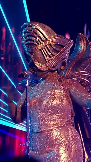 #HarpMask gave us EVERYTHING on #TheMaskedSinger stage! 😍