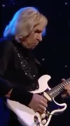 Joe Walsh, Jeff Lynne and Dhani Harrison - Something - Los Angeles | Classic Rock