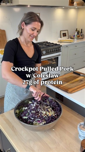 Chelsey Howarth — Healthy Meals & Tips on Instagram: "I neglected to get a video of making the pulled pork but, it’s too good not to share! Plus, who doesn’t love a meal you can throw together in the morning and forget about for the rest of the day? You can use this pulled pork in sandwiches, salads, quesadillas, or serve it over potatoes, rice or quinoa. The coleslaw adds the perfect amount of crunch and sweetness! Enjoy! ✨CROCKPOT PULLED PORK✨ - 2 pork tenderloin (~450g) - can sub for chicken 