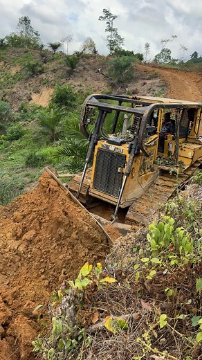 2.2M views · 24K reactions | Bulldozer awesome #usa #road #bulldozer | Bulldozer Dessel | Facebook