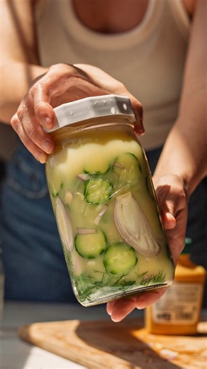 Christmas gift pickles 🥒🫧✨ Part one of my four part series on homemade fermented foods to gift this holiday season! GOOGLE “cultured guru pickles” to easily find all my fermented pickle recipes. You can also use the recipe index linked in my bio! Fermented pickles are the absolute best homemade Christmas gift for any pickle lovers in your life, and super easy to ferment too. For all my pickle recipes you just need pickling cucumbers, salt, spices, a jar with a lid, and a fermentation weight. T