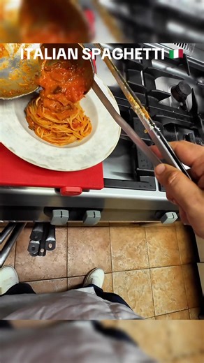 Authentic Italian Spaghetti Recipe with Simple Ingredients