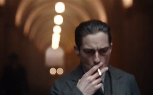 《Du bist alles》巴比伦柏林插曲官方MV