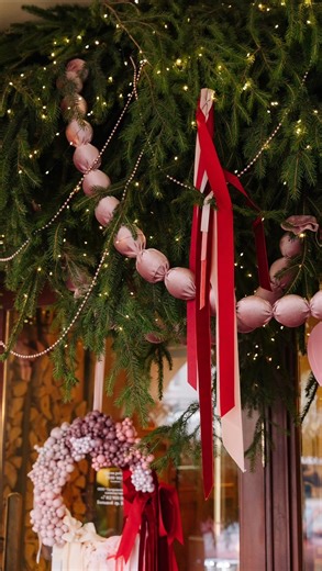 Rimski — итальянское бистро on Instagram: "Игристое. Новый год. Всё остальное подождёт 🥂✨ #rimskibistro"