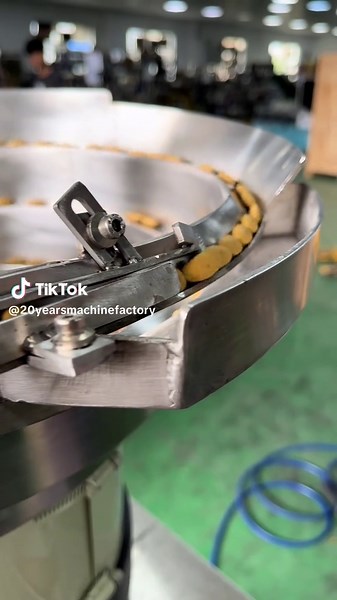 Oh god ! The candy blocked off ! How to solve this problem ?#packingmachine #fillingmachine #sealingmachine #packagingmachine #candypackingmachine #tabletpackingmachine #packagingmachine