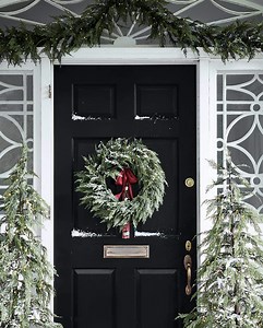 From Faux Berries to Fresh Fir, These Are the Best Christmas Wreaths