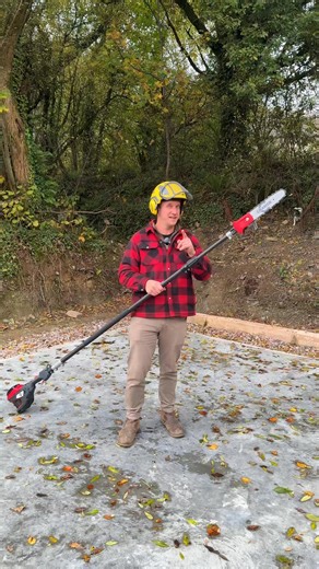 Using the Cramer Pole Saw to cut down branches ready for the next build project #firstlook #polesaw #chainsaw #gardenmaintenance #treepruning | Machinery Nation