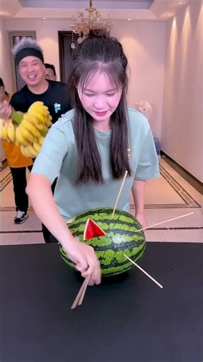 Exciting Watermelon Poke Challenge, Who Won The Prize_#Funnyfamily#PartyGames
