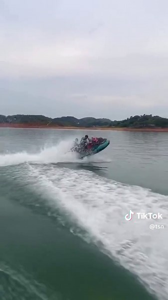 This Jet Ski trick is absolutely crazy. 😳😱 Don’t try this one at home. (🎥: @JetskiPWC) #jetski #watersports #lake #ocean #seadoo #extreme #extremesports #sports