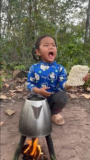 “Single Mom’s GENIUS Forest Noodle Hack 🍜🌲 #SurvivalSkills”