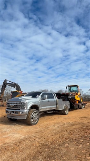Jensen Morris | Load the wagon forget about the mule💪🏼 #ford #dually #loadtrail #heavyload #compactor | Instagram