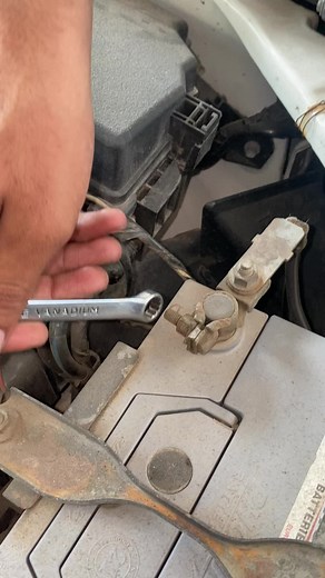 How to Open Battery Terminal and ECM Grip
