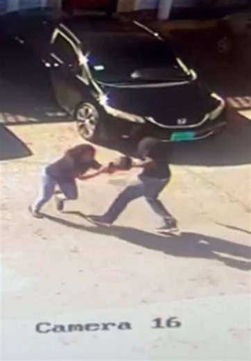 Here’s the footage of the Jan. 16th armed robbery that left a female hospitalized in stable condition after being shot. Thankfully suspects were caught later the same day. 🙏 #bahamiantiktok🇧🇸