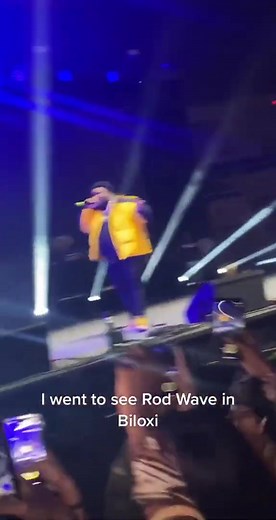 To be at a Rod Wave concert rn😪 #rodwave #wave #byyourside #interview #rapper #colddecember #beautifulmind