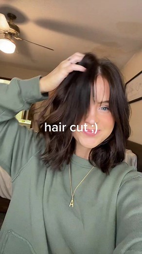 More length cut off than intended but lots of layers & some wispy bangs to spice up the short hair 🤪😍 #shorthaircut #shorthairlayers #90shaircut #wispybangs #layershaircut #30daysoffalloutfits #30daysofoutfits #winterhaircut #shorthaircutstyle