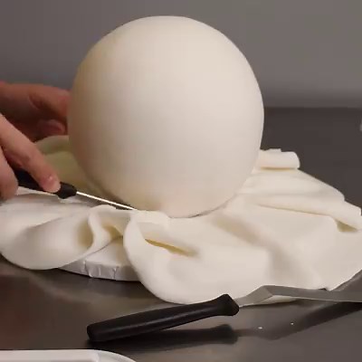 7.9M views · 29K shares | This artist turns an ordinary cake into magic! Tutorial by Delicious Arts Custom Cakes: www.deliciousarts.com | So Yummy | Facebook