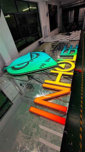 Keep a low profile during the day, shine brightly at night! Luminous sign enable your brand to operate online 24 hours a day #signage#billboard #signboard #channel | 黄骏浩