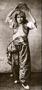 Köçek (L*), the original Čoček.  Turkish male bellydance