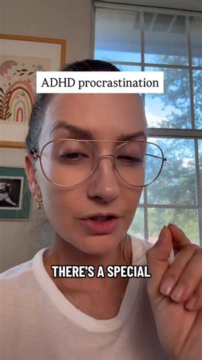 Spoiler: this isn’t procrastination, it’s executive dysfunction. And on my Substack, I wrote a piece called “how to do things when your ADHD brain hates doing things” which covers a lot of different strategies for making tasks easier to initiate. You can check my Substack out via the link in mah bio or if you comment a ‘❤️’ a robot will send a link to it directly to your DMs (I hope) . . . . . #adhd #audhd #adhdwomen #neurodivergent #adhdsupport #adhdbrain #adhdawareness | Kelly Banks