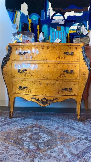 New arrivals today! Beautiful Dresser The bombe commode is a style of chest of drawers characterized by its bulging or rounded sides and front. It originated in France during the reign of Louis XV in the mid-18th century and quickly spread throughout Europe, particularly to Italy. Italian versions often feature elaborate marquetry, ornate hardware, and the use of exotic woods such as olive wood or burled walnut. These commodes were designed to be both functional and decorative, serving as storag