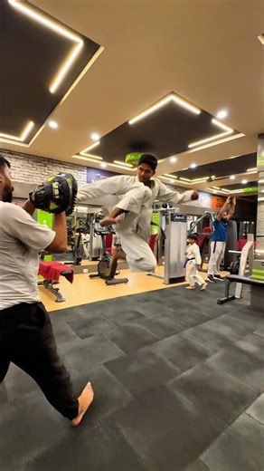 flying Side Kick 🔥🔥🔥#kicks #karate #taekwondo #martialarts