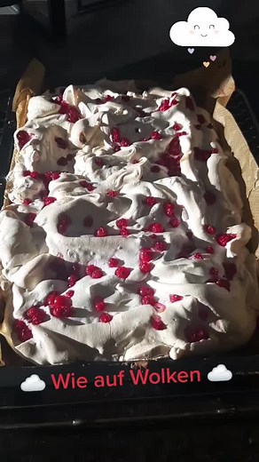 Saftiger Ribiselkuchen mit Schneehaube zum Geburtstag