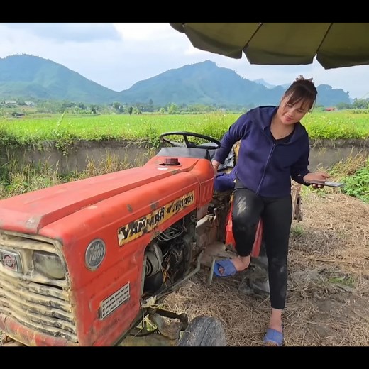 100K views · 827 reactions | Girl repairs and restores a broken tractor in the middle of a field | Fully Restoration Solution | Facebook