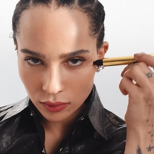 YSL TOUCHE ECLAT RADIANT TOUCH 💫 มอบการปกปิดและเสริมจุดเด่นบนใบหน้าอย่างเป็นธรรมชาติ . คอนซีลเลอร์ในรูปแบบปากกาแพ็คเกจสีทองสุดหรูจาก YSL BEAUTY เพียงแค่คลิกและแต้มบนใบหน้าก็ช่วยปกปิดจุดด่างดำและรอยต่าง ๆ ได้อย่างแนบเนียน หรือจะเพิ่มความโกลวสวยก็ทำได้อย่างแม่นยำด้วยหัวแปรงขนาดเล็กกำลังดี แต้มบริเวณจุดไฮไลท์ต่าง ๆ บนใบหน้าก็ช่วยสร้างมิติให้ลุคของคุณดูเพอร์เฟ็กต์ยิ่งกว่าเดิม ✨ 🛒 ช้อปได้แล้ววันนี้ ที่เคาน์เตอร์ YSL BEAUTY สาขาเซ็นทรัลเวิลด์, เซ็นทรัลลาดพร้าว, เซ็นทรัลชิดลม, The Emporium, The Emsph