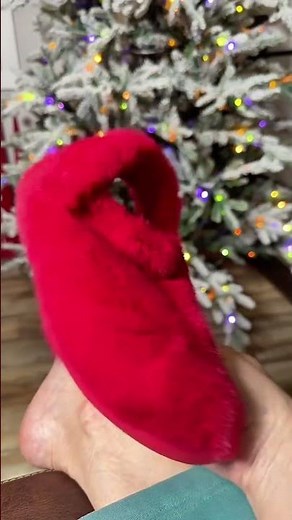 ✨ Step Into Cozy Luxury ✨ Meet the Crocs Classic Cozzzy Lux Slippers — where comfort meets style in