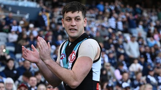 Zak Butters speaks at golf day with Essendon players