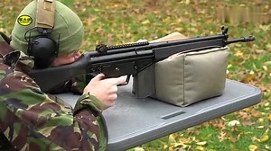 与众不同的射击声音，感觉这支HK91步枪威力不大的样子