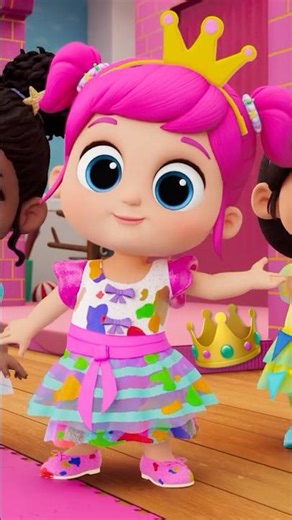 EMMIE THE PRINCESS! 👸 Pretty Pink Messy Paint Party & Nursery Rhymes #kids #shorts