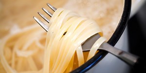 How Do You Know When Pasta Is Done? (Al-Dente Pasta Explained) - KitchenBun.com