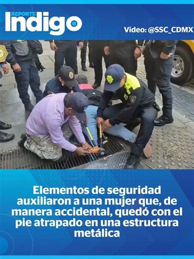 Oficiales de la Subsecretaría de Control de Tránsito y de la SSC de la CDMX liberaron a una mujer de 55 años que cayó y quedó atrapada en una rejilla en Isabel La Católica y República de El Salvador, en el Centro Histórico. La estructura fue cortada con un esmeril para rescatarla.