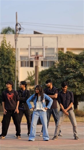 Dance Club - BITD on Instagram: "Dancing through the algorithm 🕺🤟.. #laasyabitd #teamlaasya #danceyoursoulaway🤟🏻 #dance #dancegroup #feelthebeat #moreartfeat #house #krump #hiphop #afrohouse"