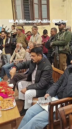 Jammu Insights on Instagram: "जनता की आवाज़, जनता के लिए कार्य 🇮🇳 आज तहसील बिलावर के धनु पारोल क्षेत्र में आयोजित जनता दरबार में बड़ी संख्या में ग्रामीणों से सीधा संवाद किया और उनकी समस्याएं गंभीरता से सुनीं। हालिया बारिश से हुए नुकसान को लेकर लोगों ने अपनी पीड़ा साझा की। लगातार बारिश के कारण कई घर क्षतिग्रस्त हुए हैं और अनेक सड़कें बुरी तरह टूट गई हैं, जिससे आवागमन में भारी कठिनाई हो रही है। मौके पर उपस्थित तहसीलदार बिलावर, बीडीओ, एक्सईएन पीडब्ल्यूडी एवं एक्सईएन पीएमजीएसवाई को स्पष्ट निर्देश 