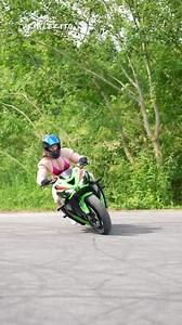 1M views · 11K reactions | Ever seen a buff bikini biker do stunts ? ️藍藍 Click here to visit my shop↩️ https://sarahlezitoshop.com/ | Sarah Lezito | Facebook