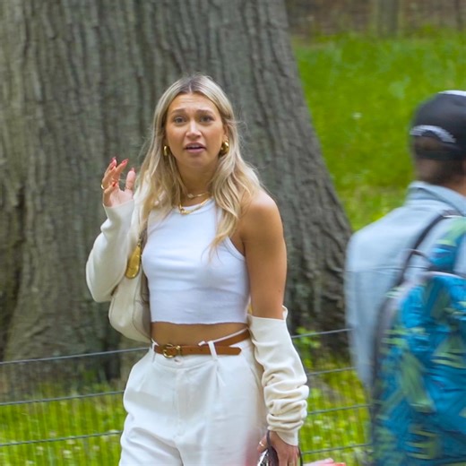 Farting on Hailey Bieber 😅🤣 | HumorBagel