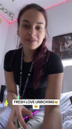 FRESH LOVE UNBOXING: My First Merch Haul!