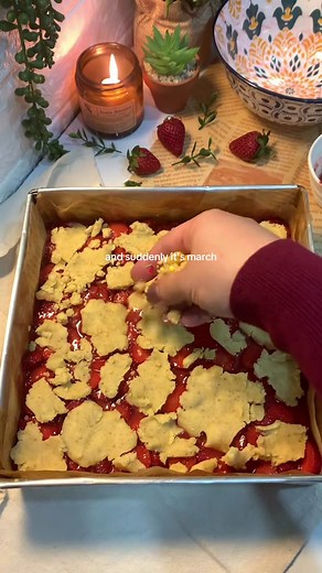 Delicious Strawberry Crumble Bars Recipe