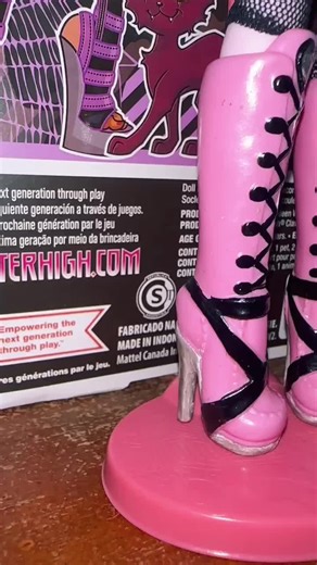 Draculaura and Clawdeen: Monster High 2010 Iconic Duo