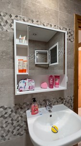 24K views · 8.9K reactions |  Elément parfait pour votre salle de bain ! ✨ Miroir avec rangements intégrés ✔️ Rangement discret avec porte ✔️ Accrochage invisible inclus  Dimensions : 70 x 60 x 14 cm ✅ Paiement à la livraison  Commandez maintenant sur decotek.tn | DECO TEK | Facebook