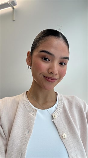 Kiara Basa on Instagram: "A very light pink moment for Valentine’s Day 💝✨🪩 Mist @caudalie @caudalieus Skin tint @sephoracanada @sephora Bronzer @fentybeauty Brows @got2busa Blush @nudestix Concealer @cledepeaubeauteus @cledepeaubeaute Eyelash curler @tweezerman @tweezermanca Mascara @lorealparis @loreal.canada Eyes @bareminerals @rarebeauty Powder @kosas Lip liner @saiebeauty Lip gloss @dasique_official @dasique_usa"