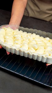 95K views · 277 reactions | Bunica mea avea dreptate! Acesta este cel mai bun mod de a face aluat! Ingrediente: cremă de brânză: 30 g lapte: 200 ml zahăr: 10 g drojdie uscată: 10 g făină: 150 g apă: 200 ml sare: 8 g făină: 400 g făină: 30 g ouă: 1 buc apă: 10 ml semințe de susan: 10 g usturoi: 2 căței ciuperci brune: 200 g rozmarin: 3 g sare: 8 g piper negru: 4 g brânză topită: 90 g parmezan: 30 g smântână dulce de gătit: 40 g | Cookrate - Romania | Facebook